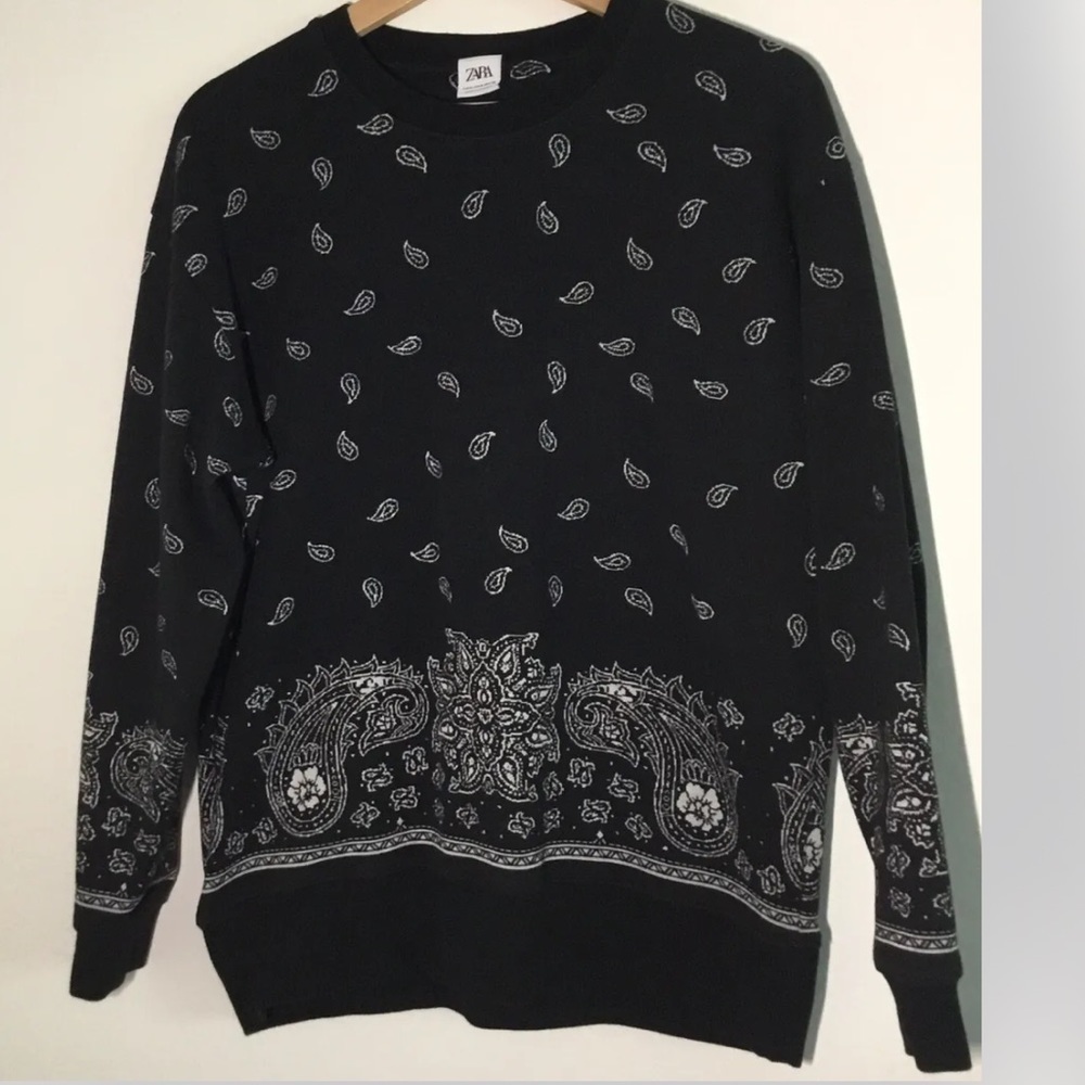 ZARA Women’s Crewneck Sweatshirt Black Bandanna Paisley Print Size Small